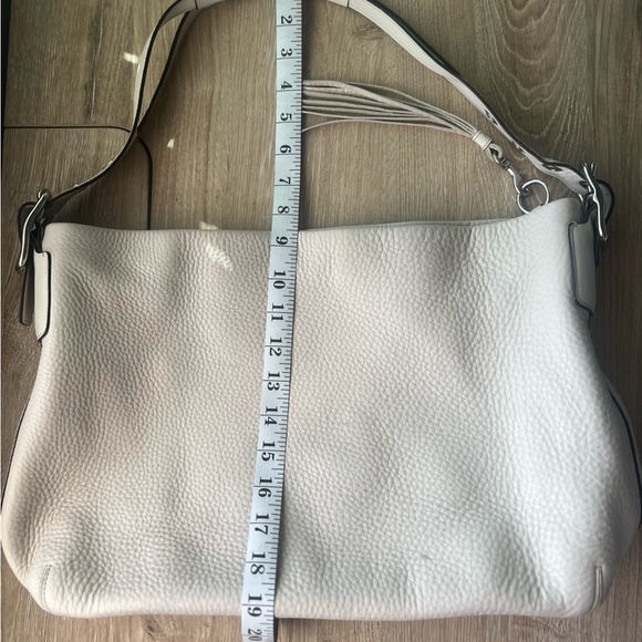 Vintage Coach White Shoulder Bag with Tassel (F04S-1438) - Picture 13 of 14